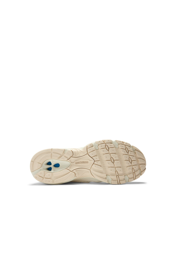 Karen Walker 740 Bisque/Angora/Sea Salt