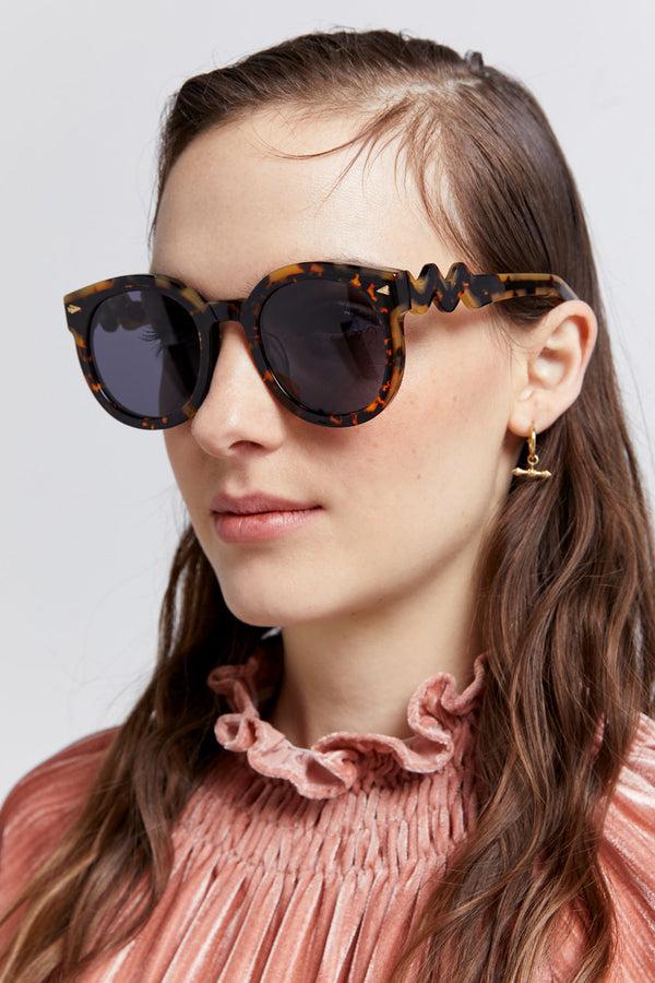 Karen Walker Super Wavy Duper Two Torts