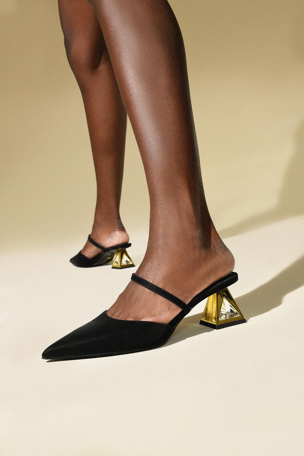 Kat Maconie Aisha Pumps AW23 MARTINI HEEL Black/Gold