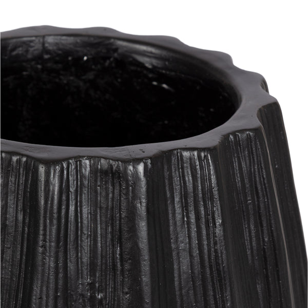 Kate & Laurel Claudel Scalloped Planter
