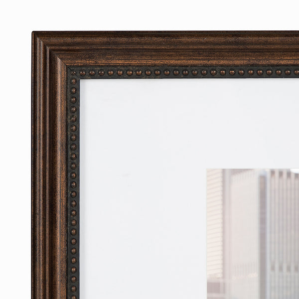 Kate & Laurel Traditional Wall Picture Frame Set