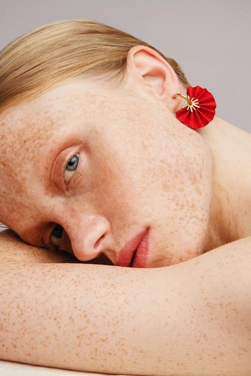 Katerina Makriyianni Sparkle Mini Hoops/ Red