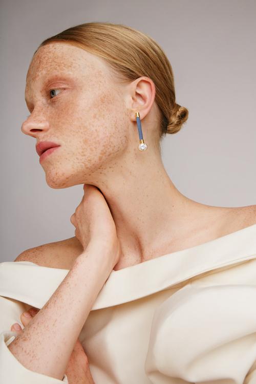 Katerina Makriyianni Silky Baguette Earrings White / Grey