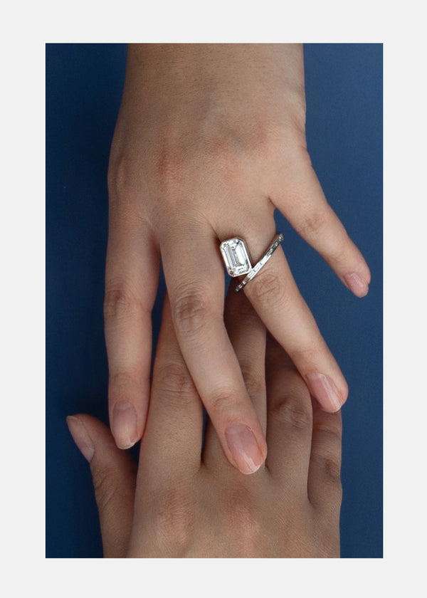 Katkim Emerald Crescendo Flare Ring