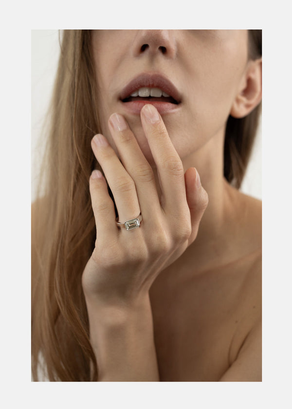 Katkim Emerald E/W Diamond Cosma Ring