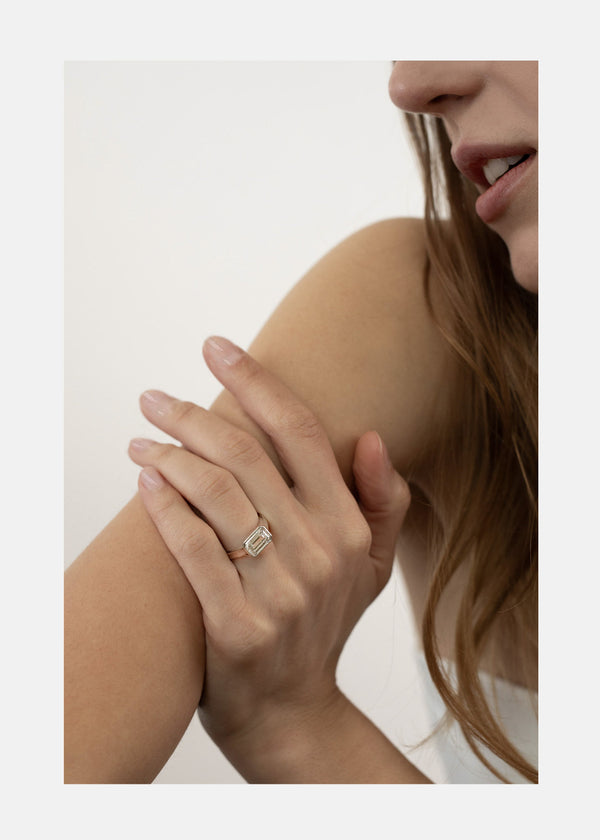 Katkim Emerald E/W Diamond Cosma Ring