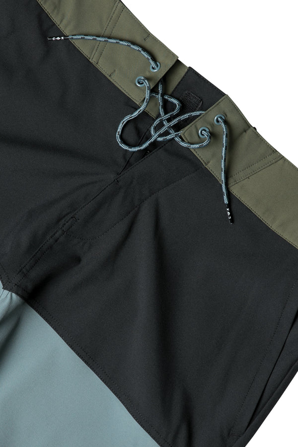 Kavu Land Or Sea Kelp Leaf