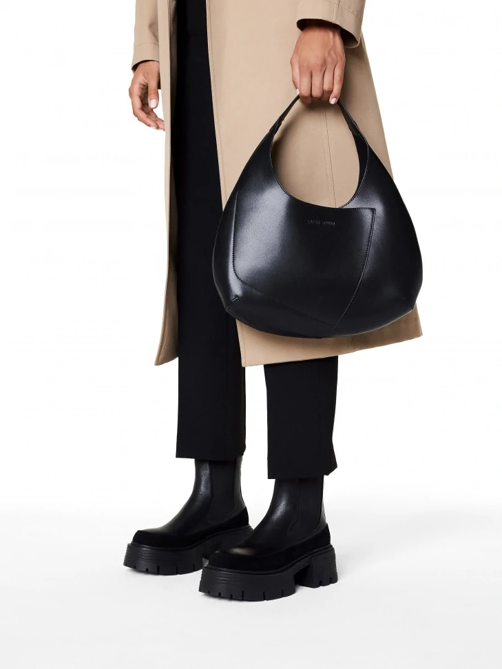 Kazar Black Chelsea Boots On An Elevated Sole With Embossing