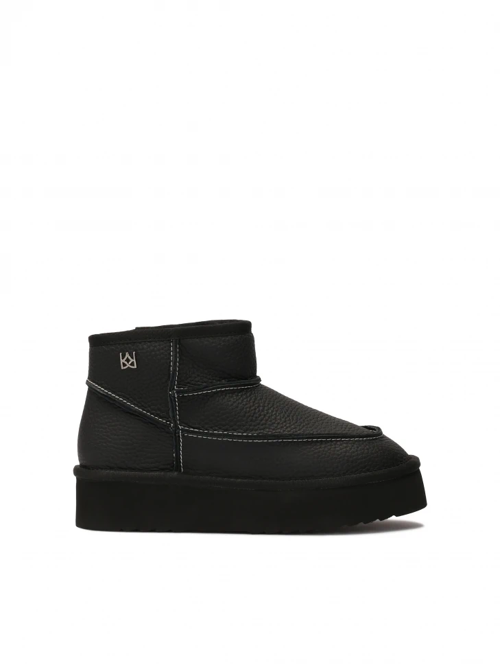 kazar Black leather snow boots with white threading