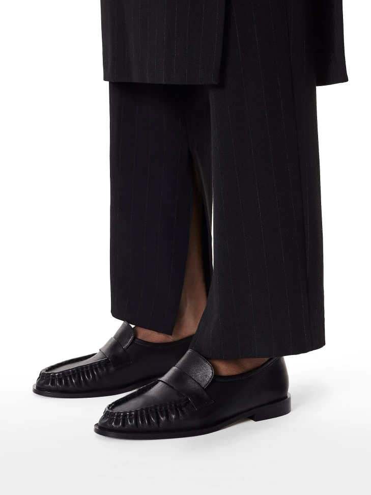 Kazar Black Shoes With A Striking Crease On The Front