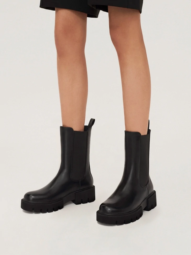Kazar Chelsea Boots With Chunky Sole And Slip-on Style Upper