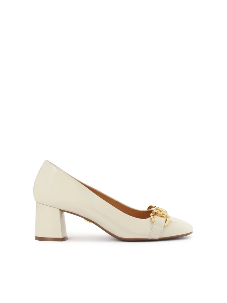 kazar Cream patent leather pumps with metal embellishment