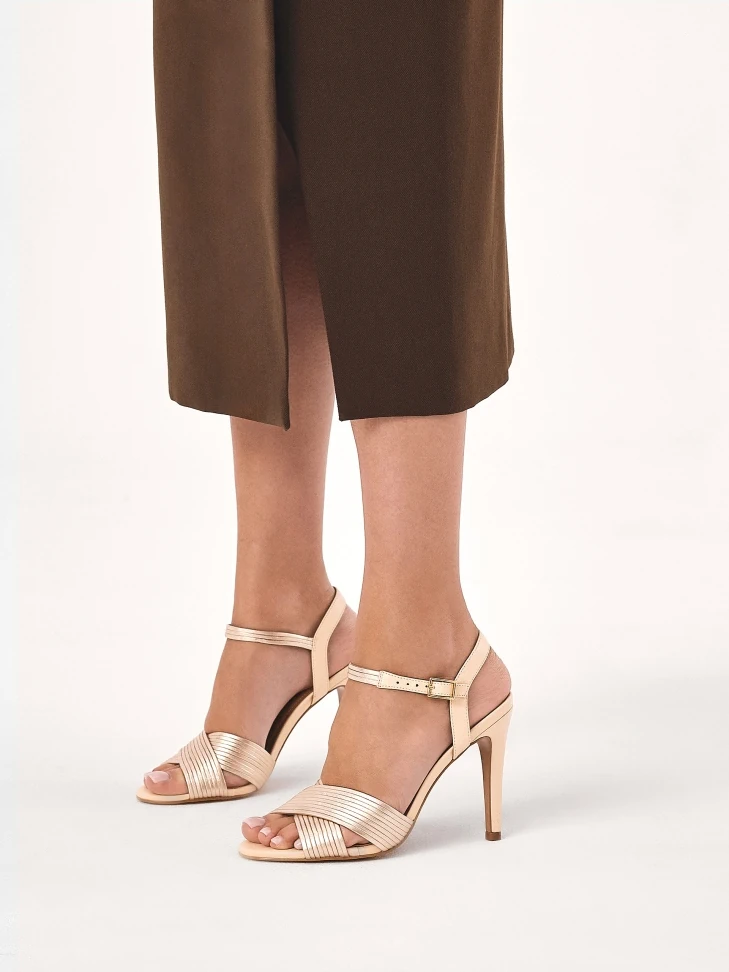 kazar Beige and gold sandals with crossed straps