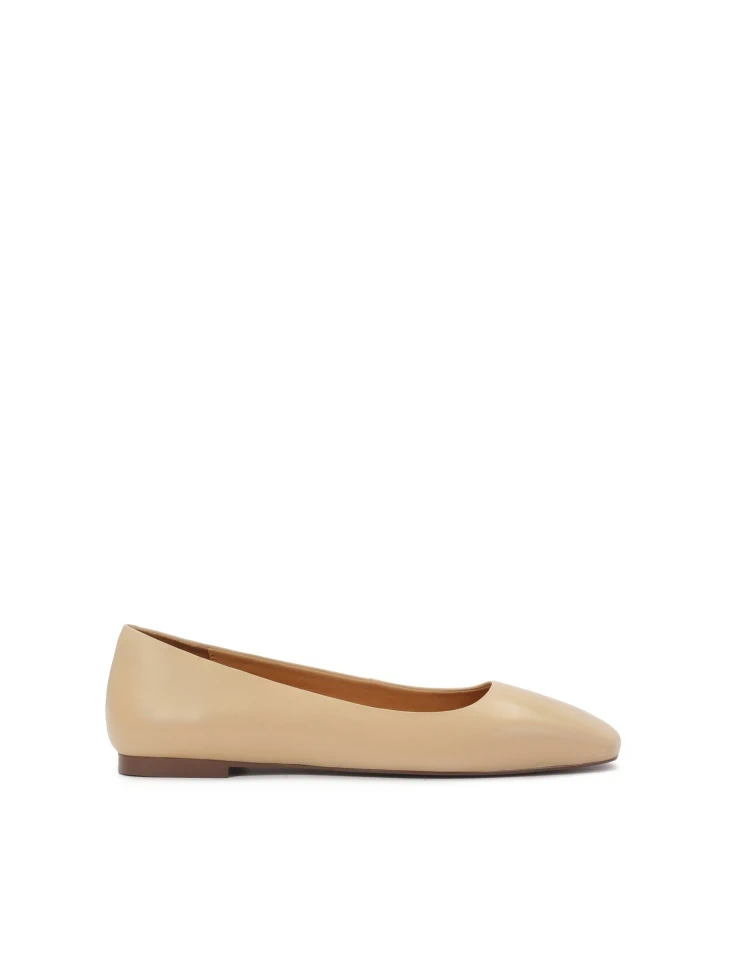 kazar Beige pumps on a flat sole