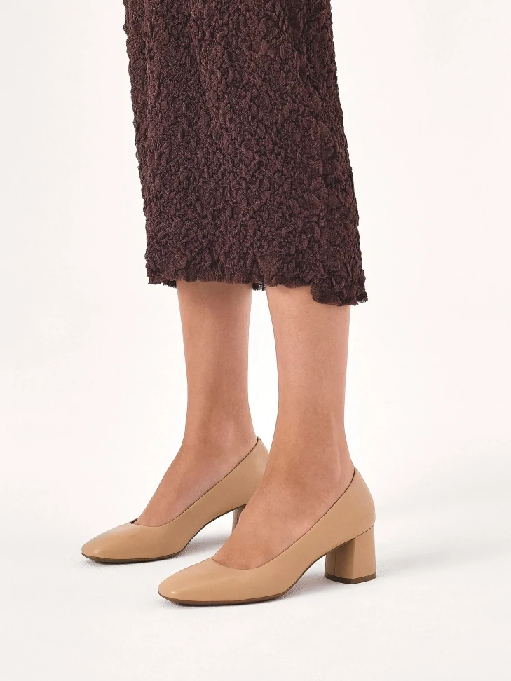 Kazar Beige Pumps On A Post