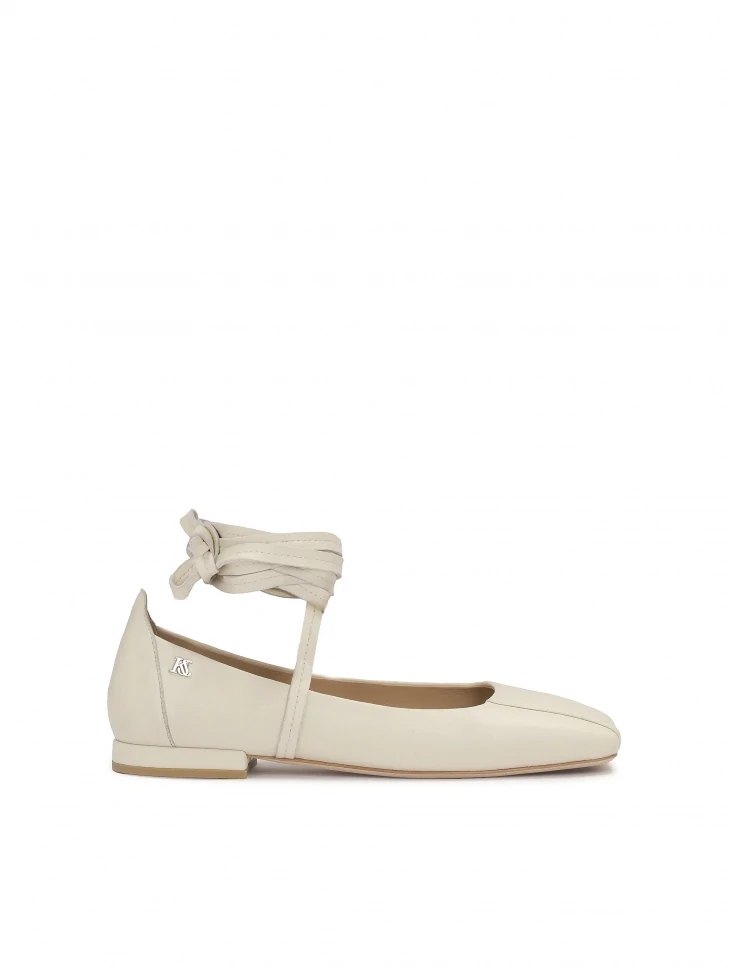 kazar Beige pumps with binding around the ankle