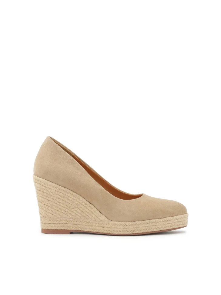 kazar Beige suede pumps on a platform heel