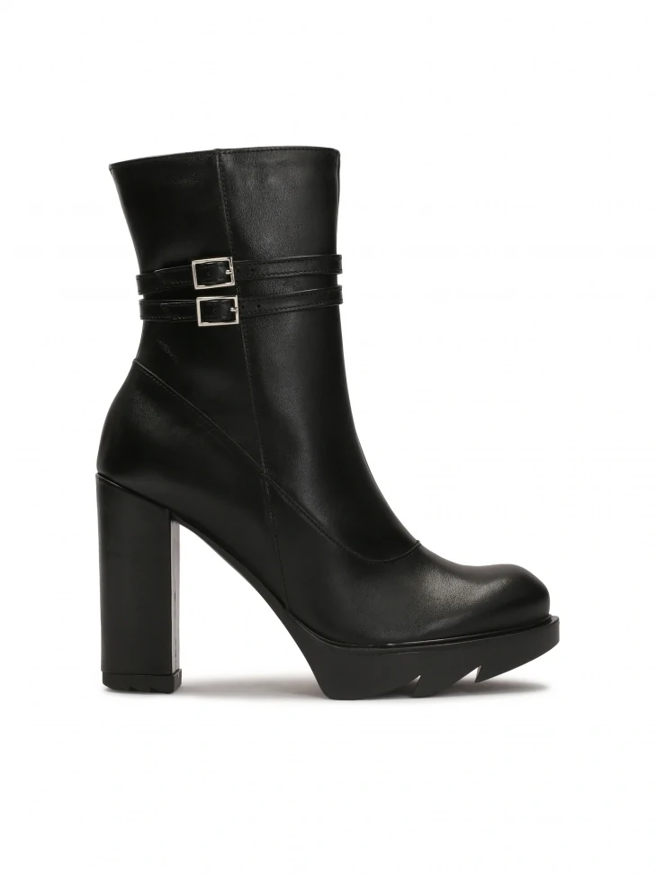 kazar Black boots on a post