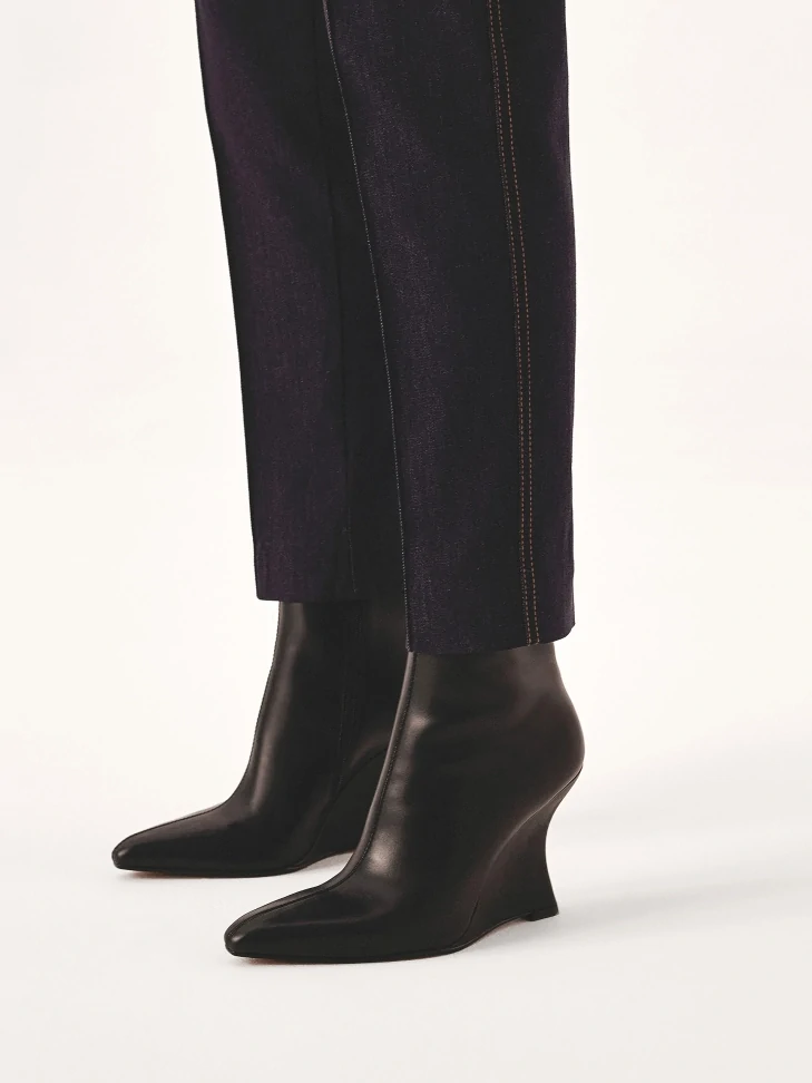 Kazar Black Boots On Finesse Anchors