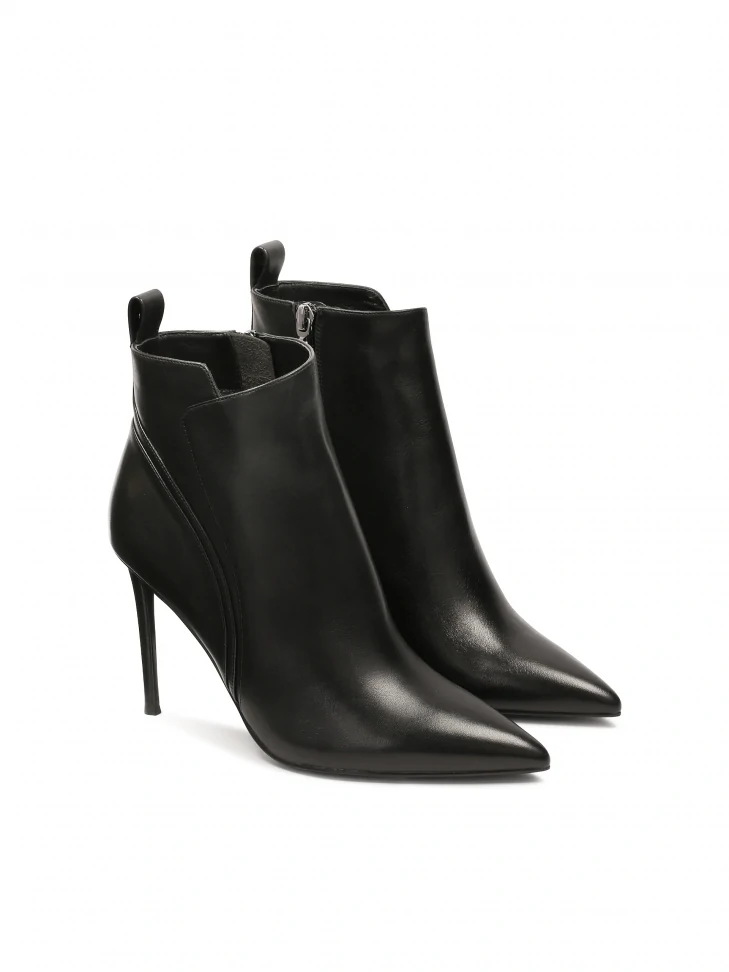 Kazar Black Boots With Wavy Stitching On The Upper