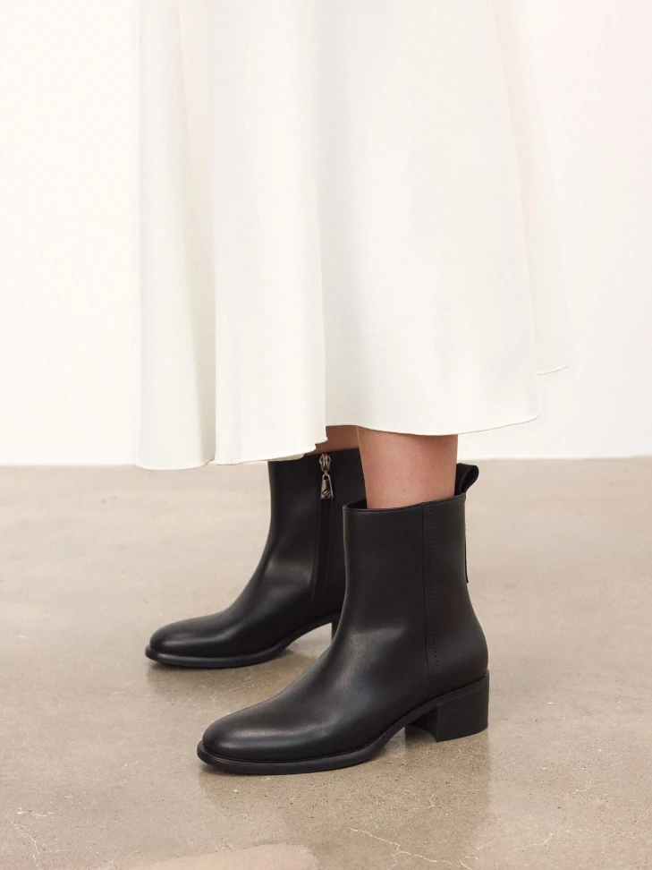 Kazar Black Boots With Wide Heels