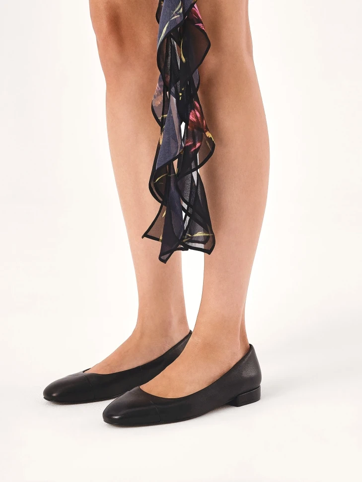 Kazar Black Flat-heeled Pumps