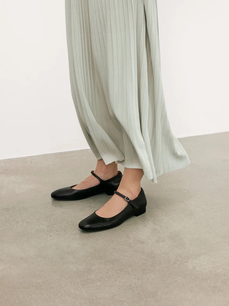 Kazar Black Flat Pumps With Strap