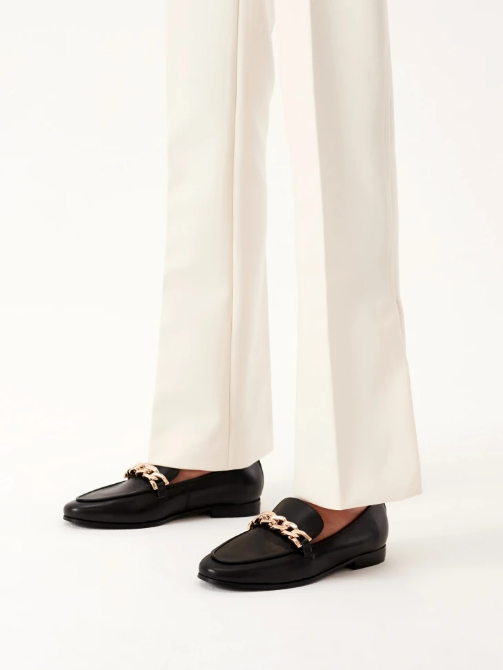 Kazar Black Flat Shoes Decorated With A Chain