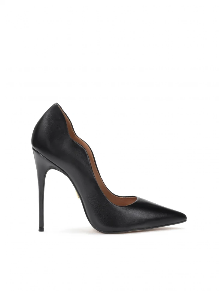 kazar Black high pumps with a wavy upper