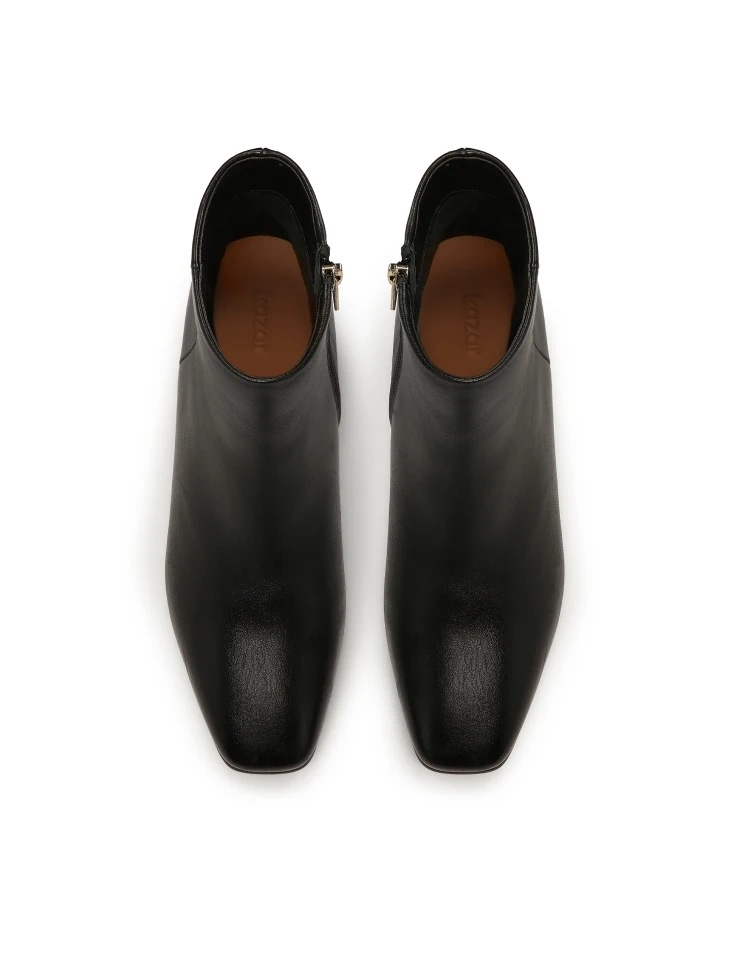 Kazar Black Leather Boots On A Post