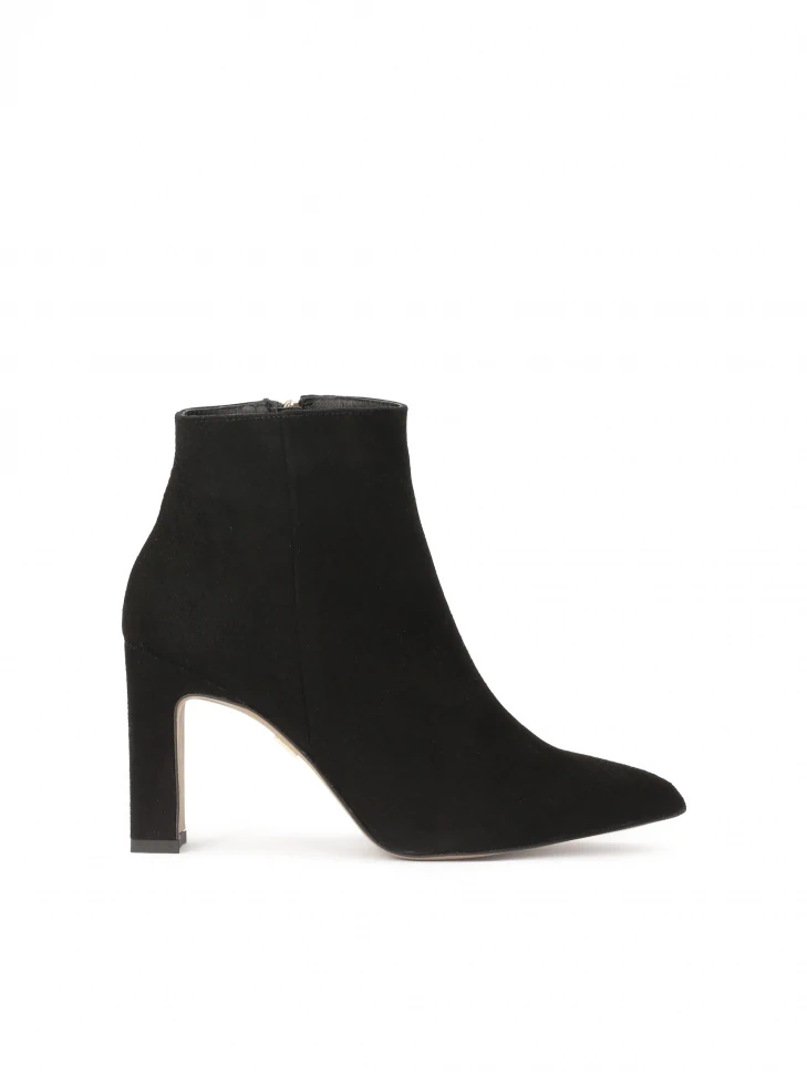 kazar Black pointed-toe boots in soft suede