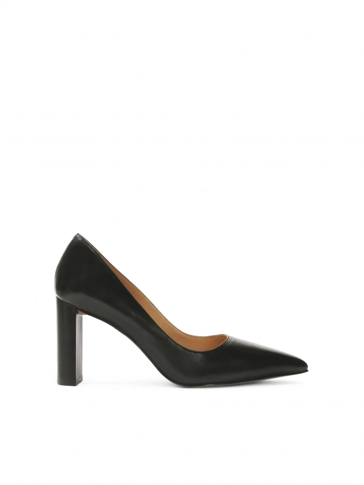 kazar Black pumps on a post