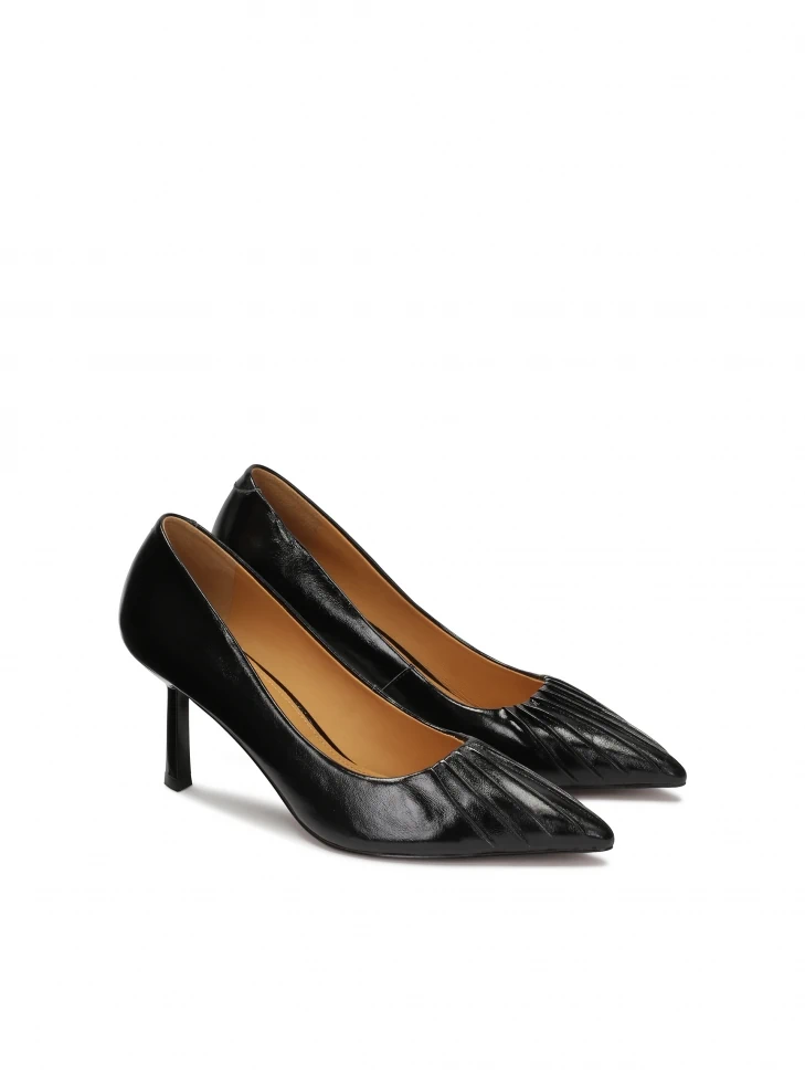Kazar Black Pumps With A Crease