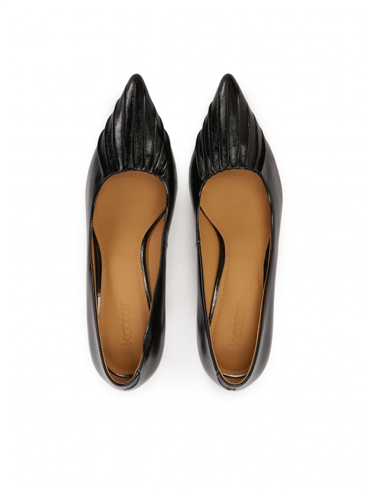 Kazar Black Pumps With A Crease