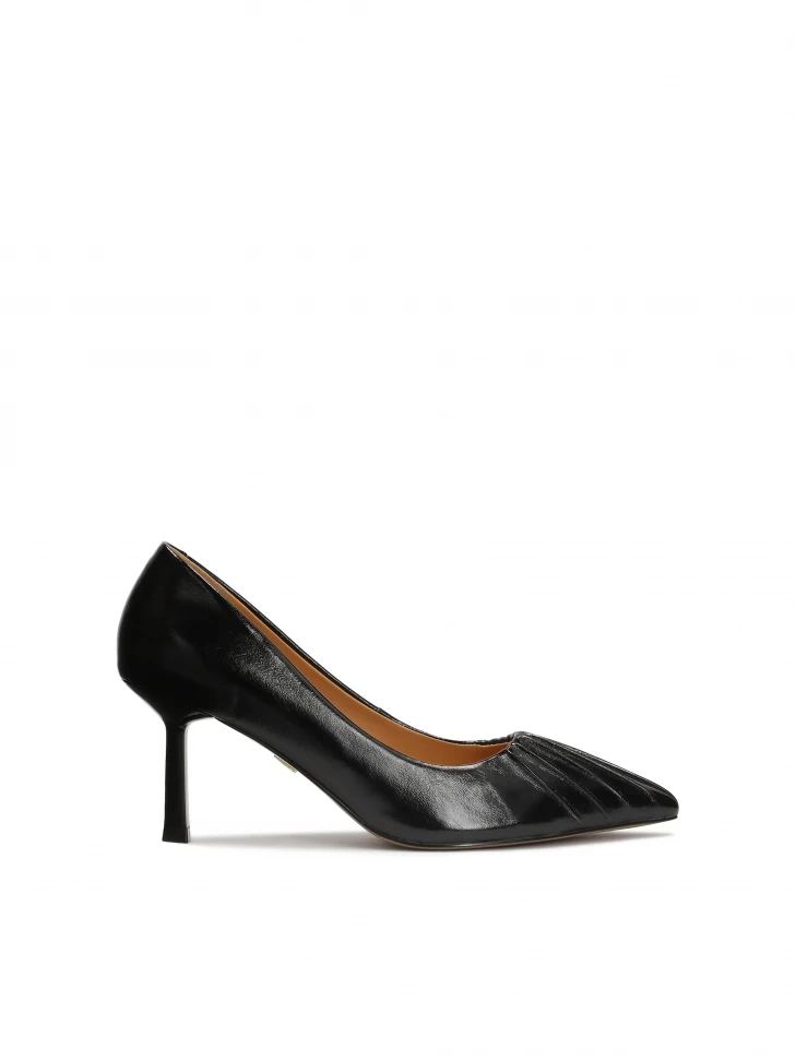 kazar Black pumps with a crease