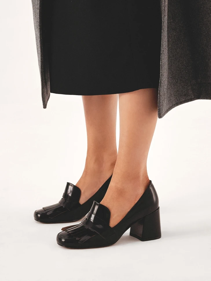 Kazar Black Pumps With Tassels And A Wide Heel
