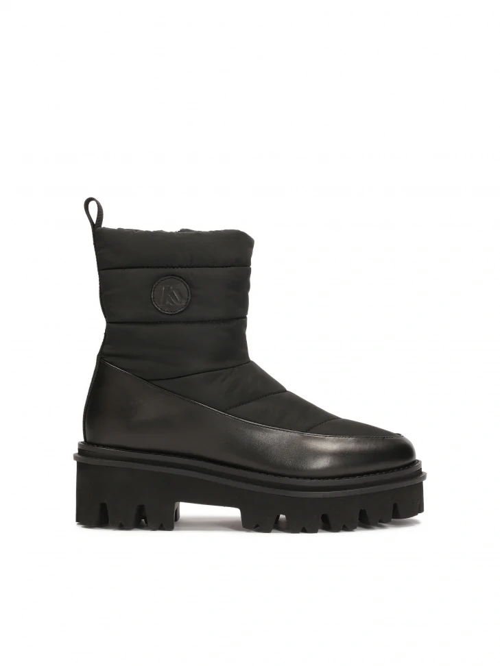 kazar Black snow boots on trep sole