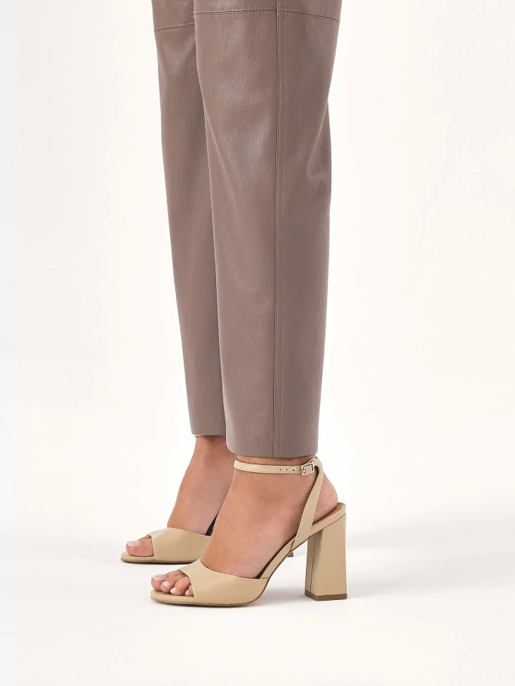 Kazar Classic Beige Sandals On A Post