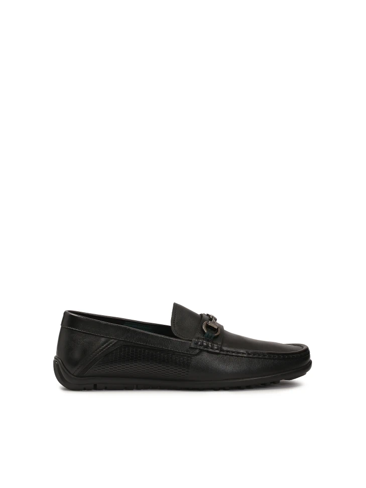 kazar Comfortable black moccasins with metal rod