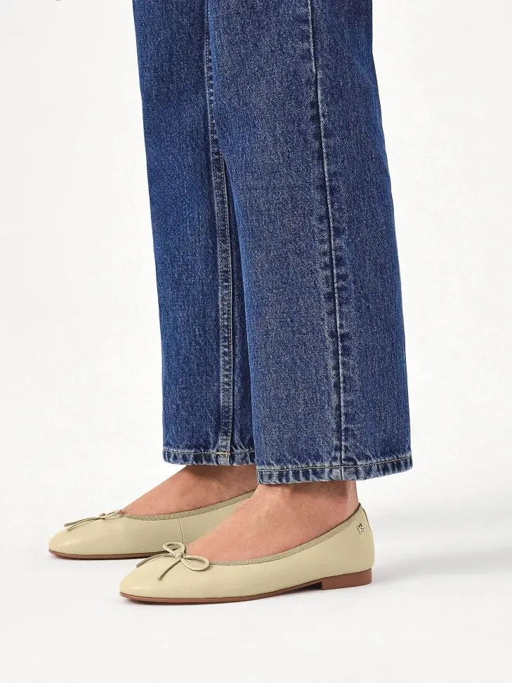 Kazar Cream Ballerinas With A Bow On The Nose