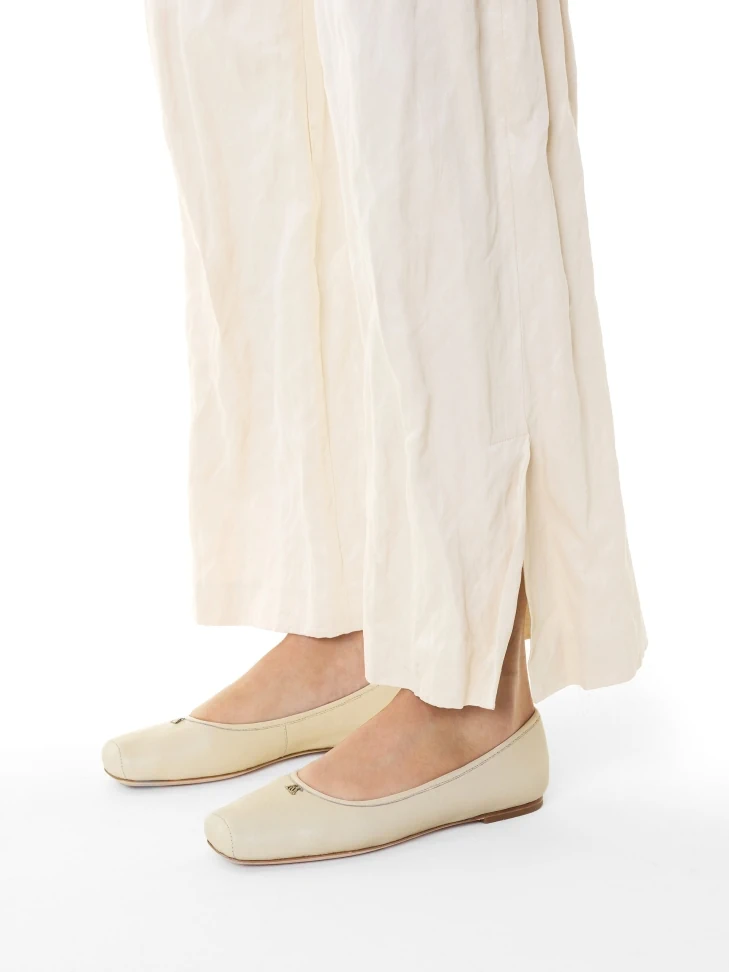 Kazar Cream Ballerinas With A Square Line