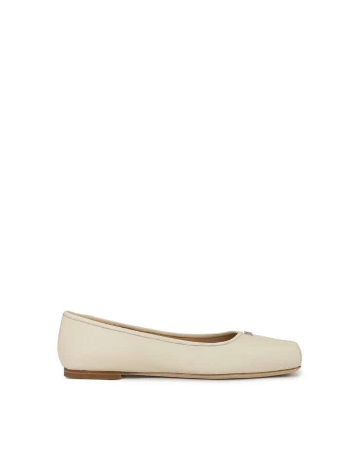 kazar Cream ballerinas with a square line