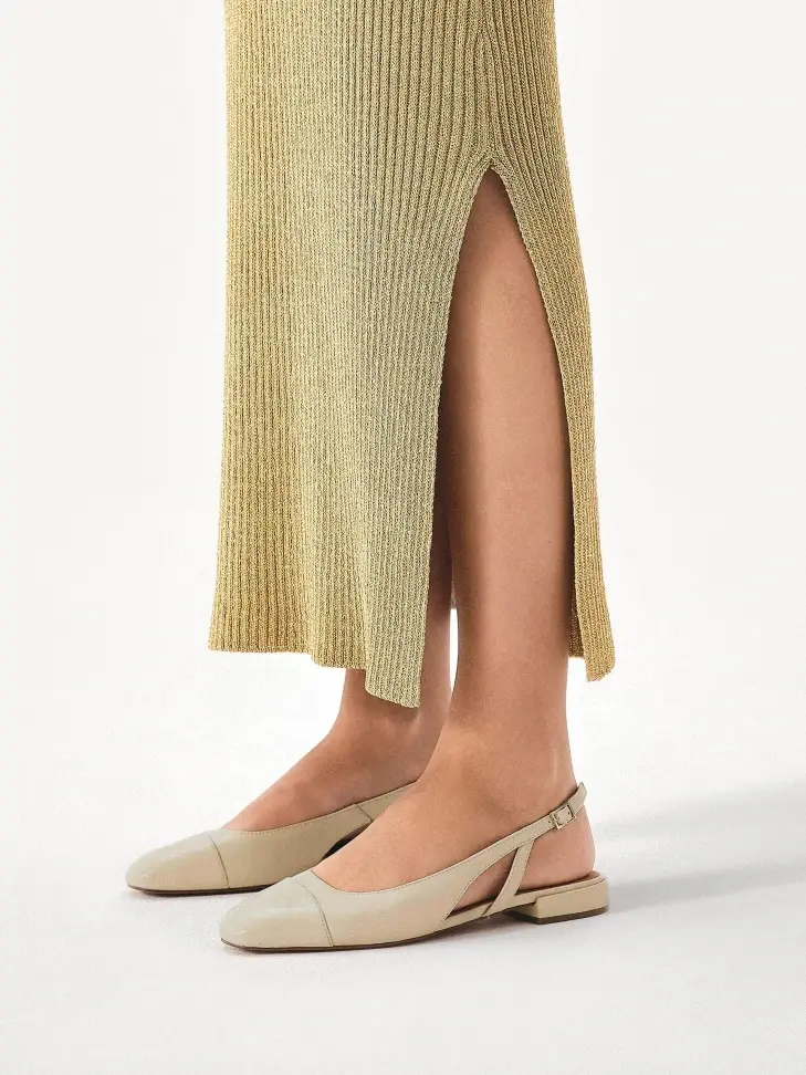 Kazar Cream Pumps With Finely Cut Upper