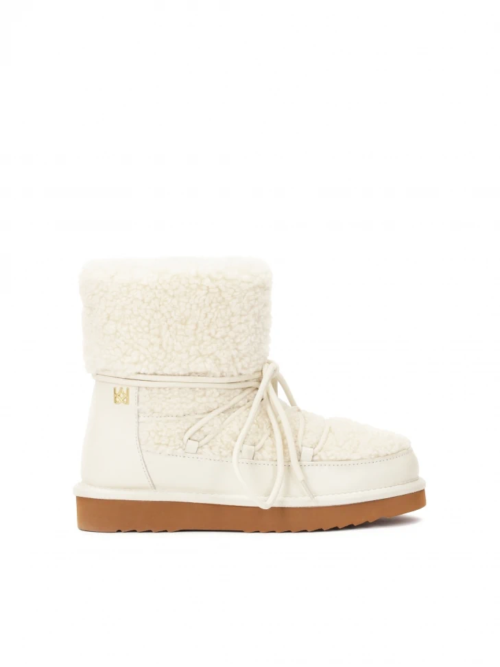 kazar Cream snow boots on a brown sole