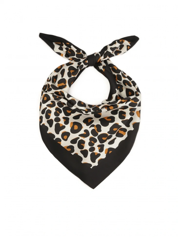 kazar Elegant silk scarf in leopard print