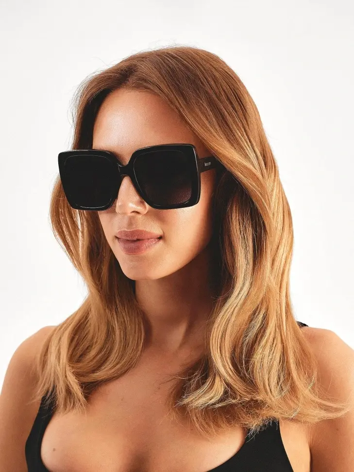 Kazar Fashionable Sunglasses With A Thick Frame