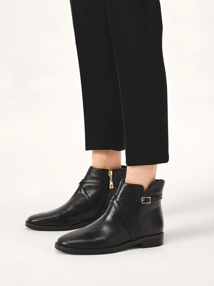 Kazar Flat Boots With Crisscrossing Straps