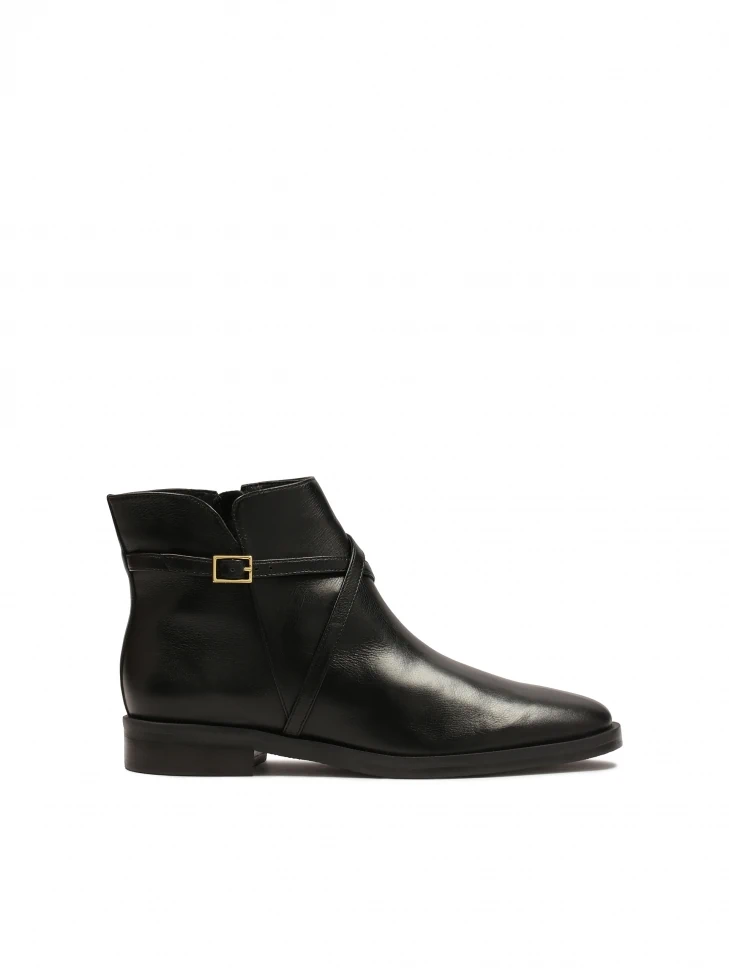 kazar Flat boots with crisscrossing straps