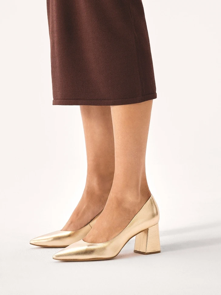 Kazar Gold Pumps With A Wide Heel