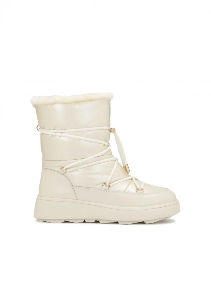 kazar Ladies' lace-up snow boots with stylish soles